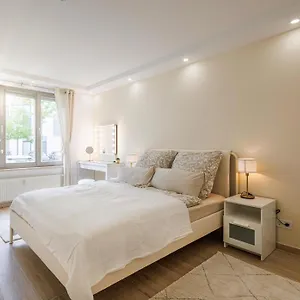 https://schone-wohnung-mit-terrasse-nahe-airport.find-berlin-hotels.com