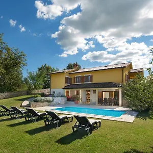 https://vila-charlie.in-istria.net